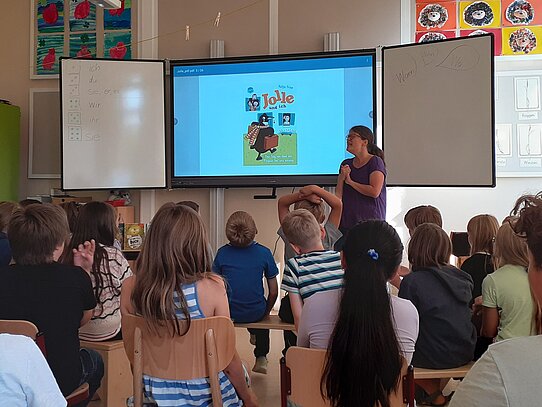 Katja Frixe in der Grundschule Föhrste Katja Frixe in der Grundschule Föhrste