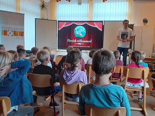 Sven Gerhardt in der Grundschule Föhrste