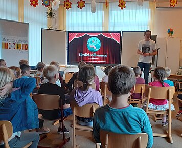 Sven Gerhardt in der Grundschule Föhrste